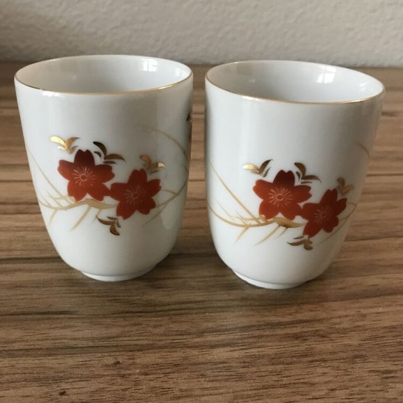 Set Of Two Japanese Made In Japan White Blossom Gilded Tea Sake Cup. - Picture 2 of 4